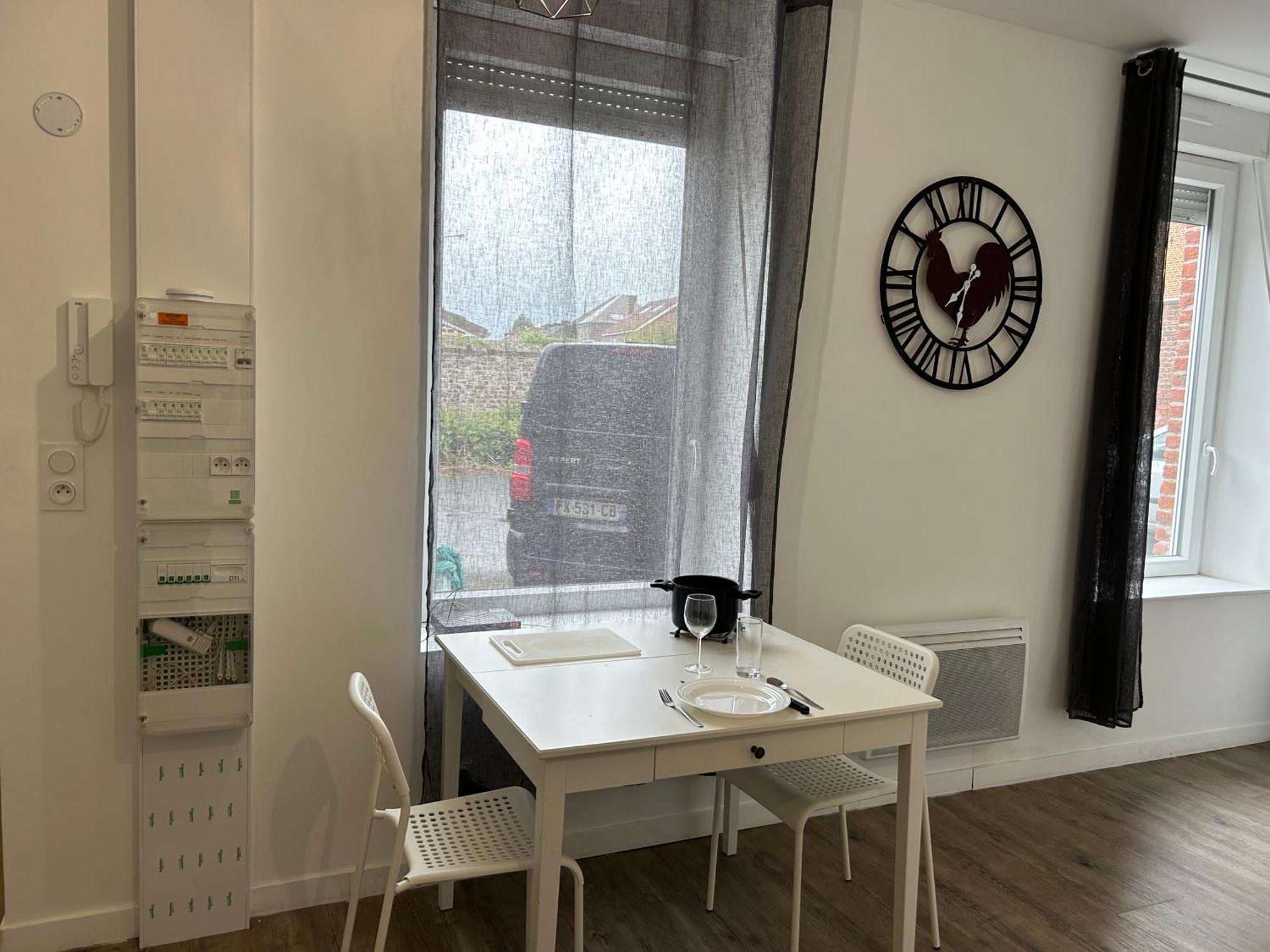 Superbe Studio Meuble Avec Parking Мобёж Экстерьер фото